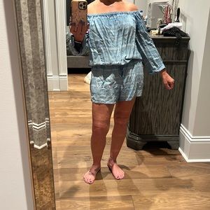 Chelsea & Violet romper great for on between season size L